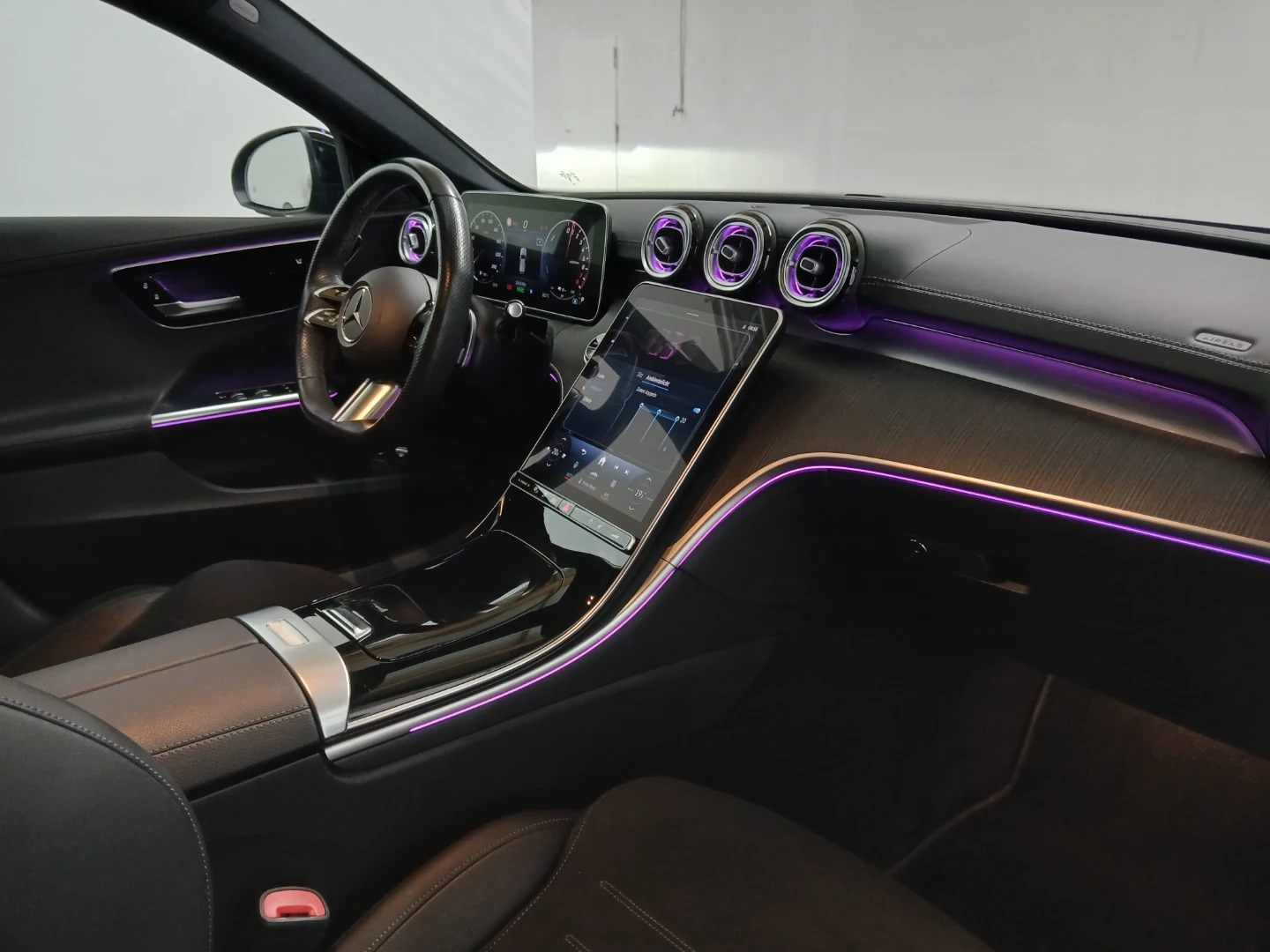 Mercedes-Benz C 300 e T 9G-TRONIC AMG Line photo
