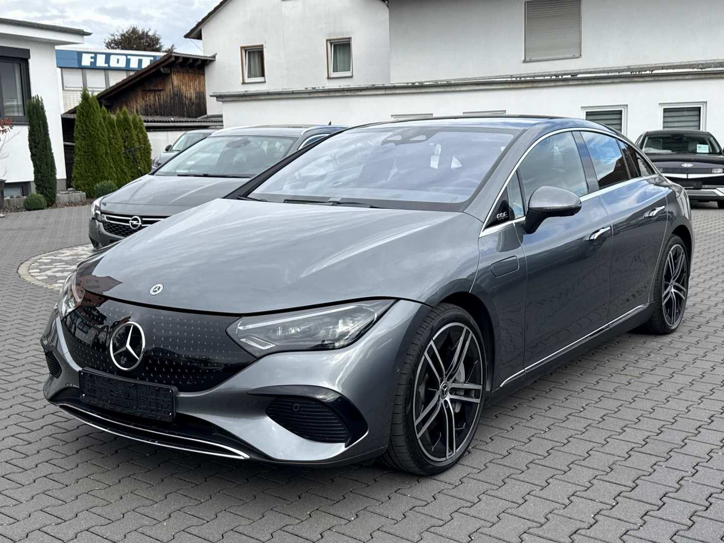 Mercedes-Benz EQE 350 4MATIC Electric Art