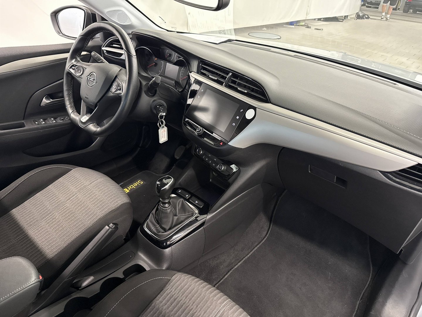 Opel Corsa 1,2 Edition photo