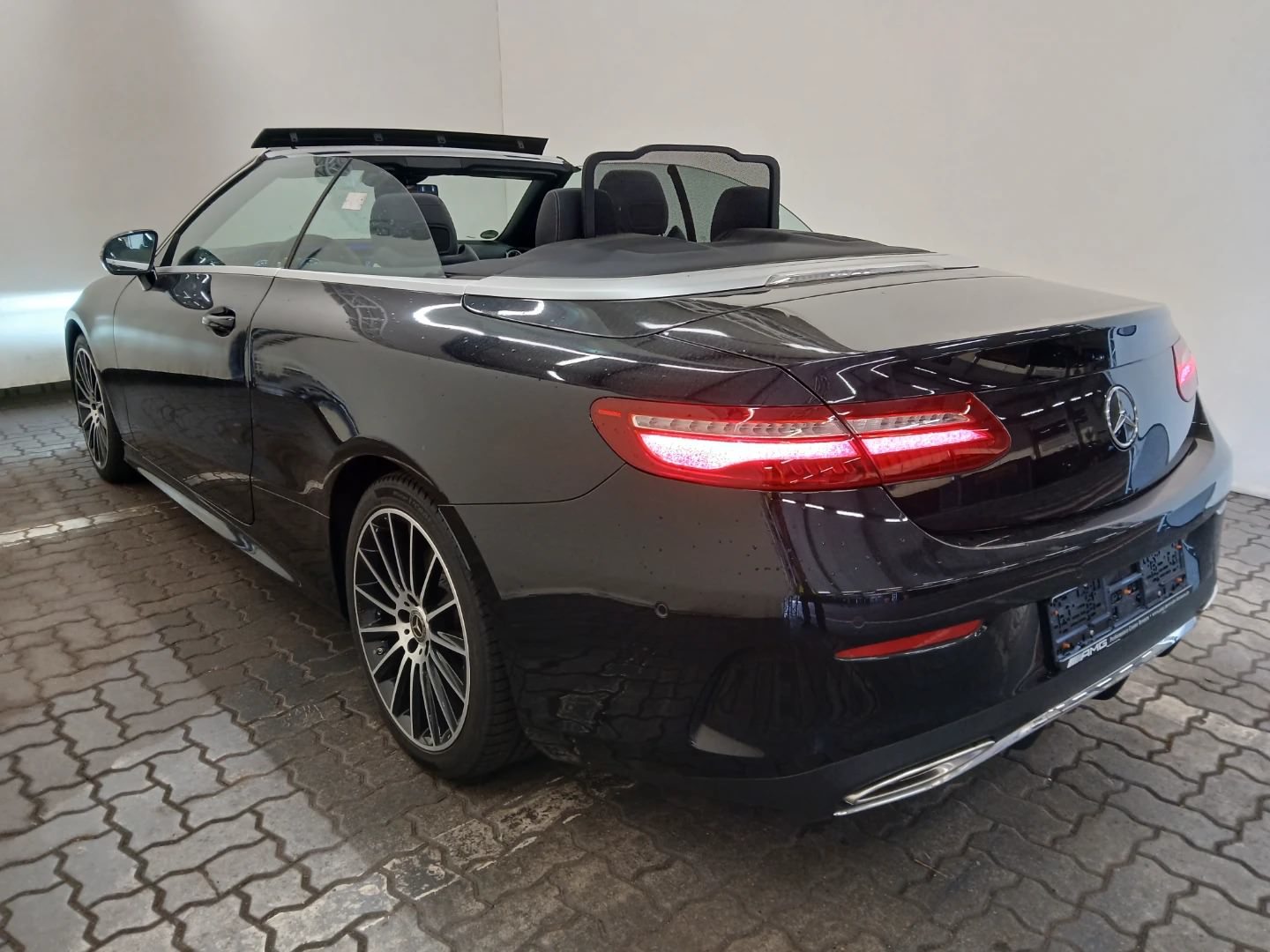Mercedes-Benz E 350 Cabrio 9G-TRONIC AMG Line photo