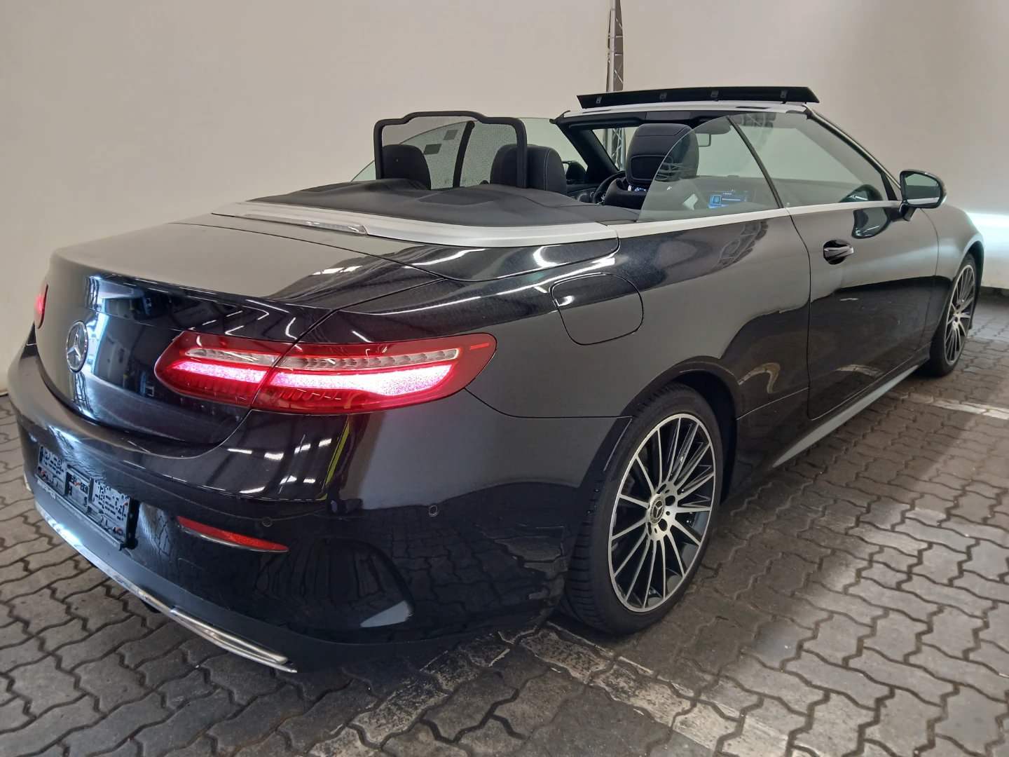Mercedes-Benz E 350 Cabrio 9G-TRONIC AMG Line photo