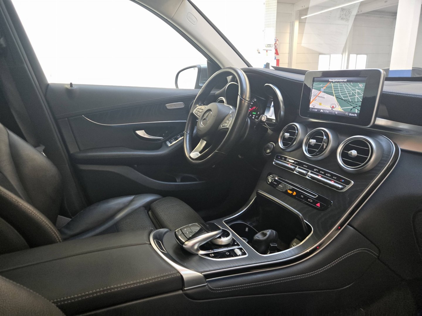 Mercedes-Benz GLC 250 4Matic 9G-TRONIC Exclusive photo