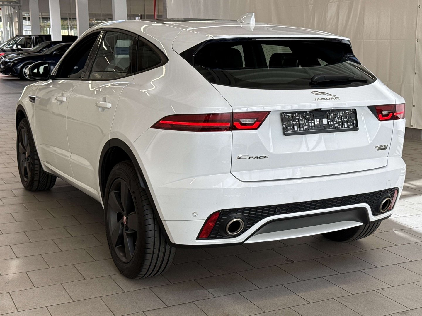 Jaguar E-PACE S P200 AWD Automatik R-Dynamic photo