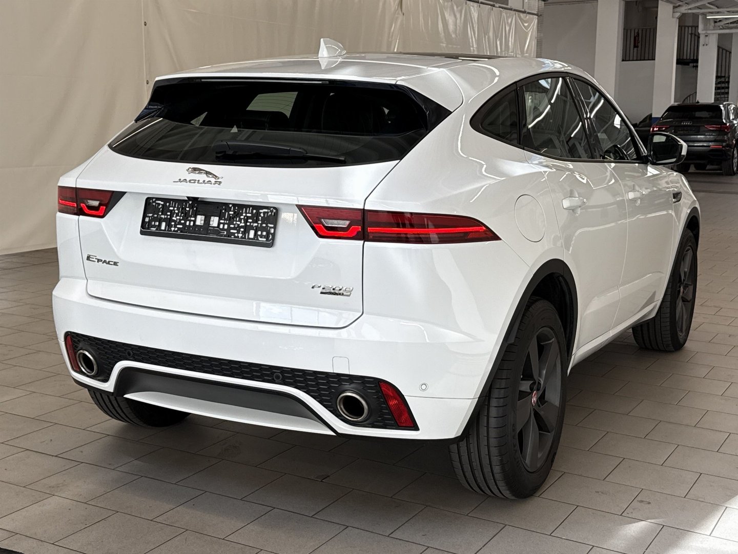 Jaguar E-PACE S P200 AWD Automatik R-Dynamic photo