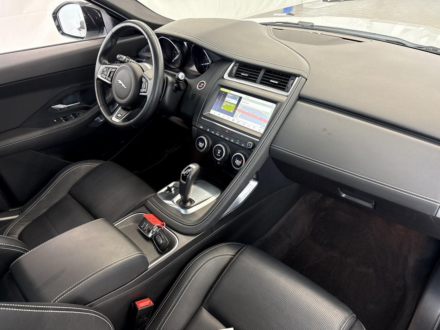 Jaguar E-PACE S P200 AWD Automatik R-Dynamic photo