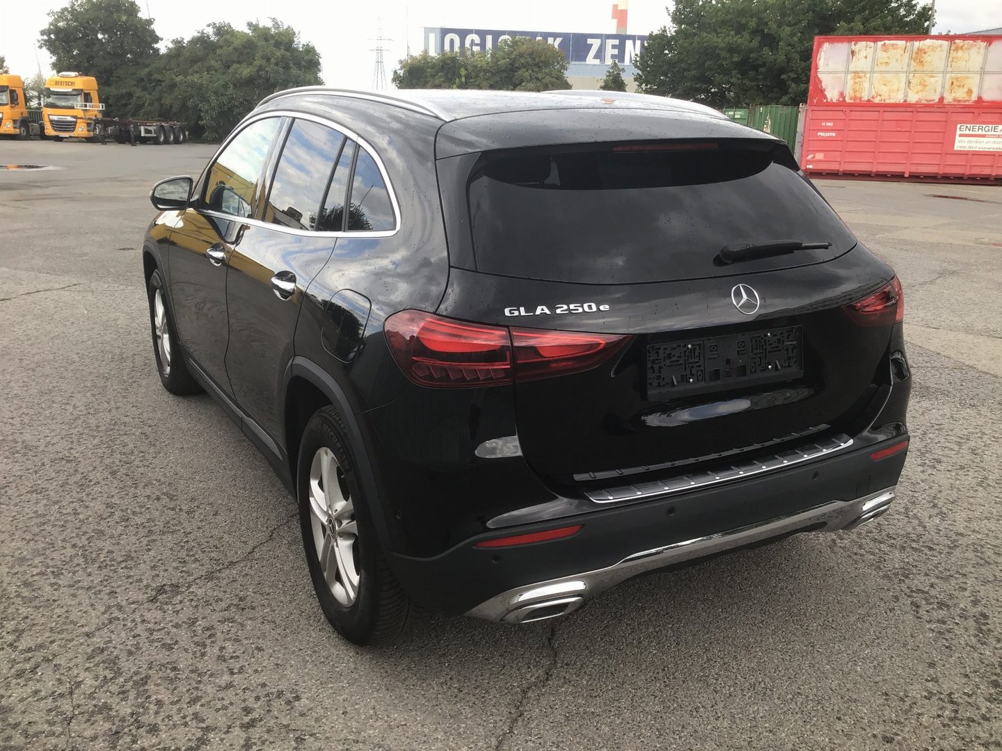 Mercedes-Benz GLA 250 e Hybrid DCT Progressive photo