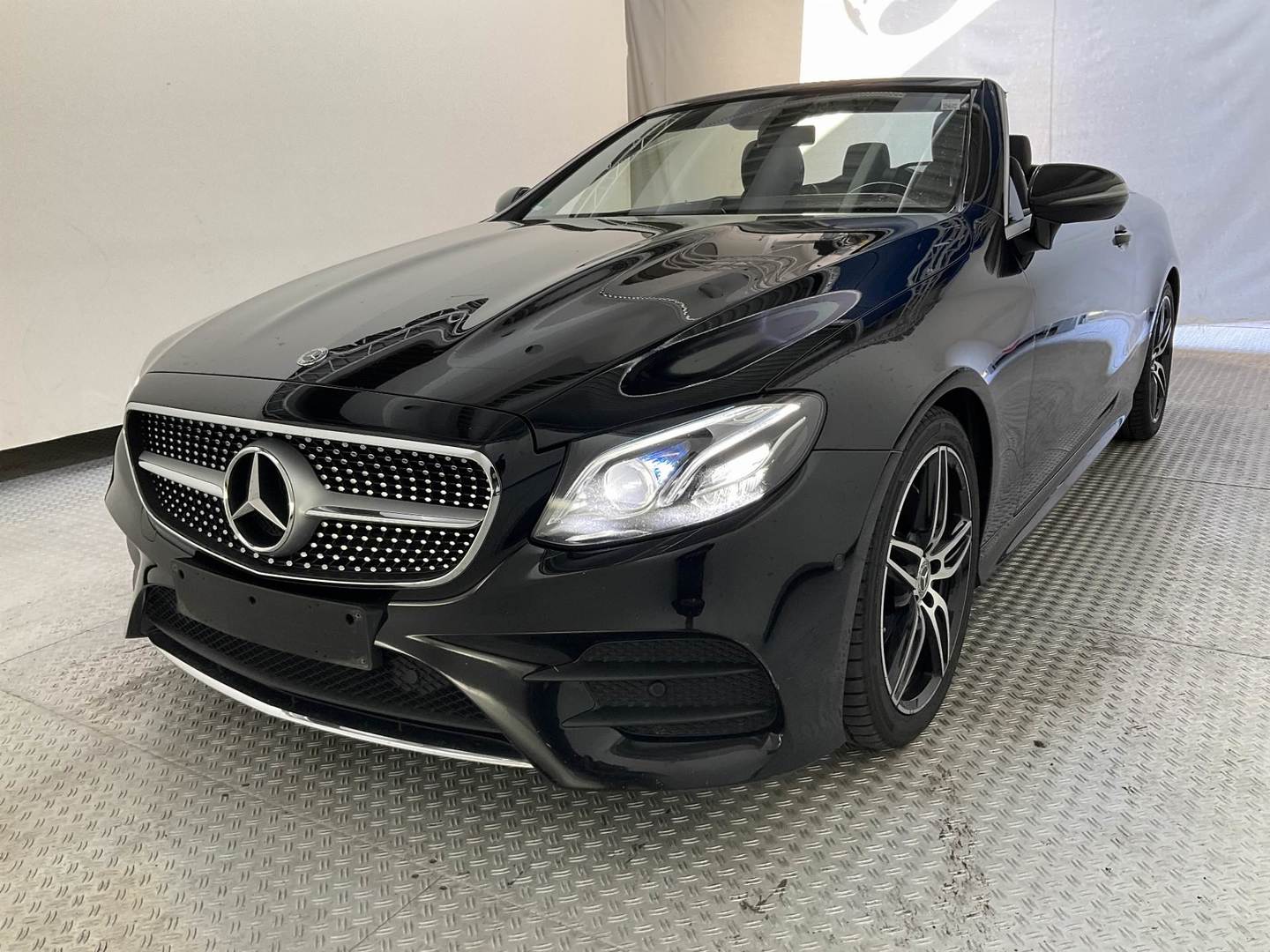 Mercedes-Benz E 200 Cabriolet 9G-TRONIC AMG Line