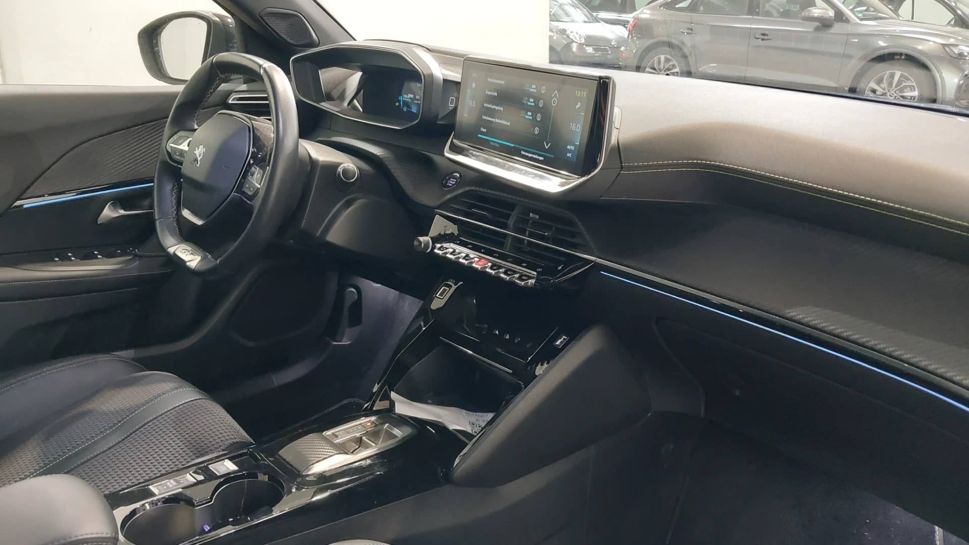 Peugeot 2008 e- GT photo