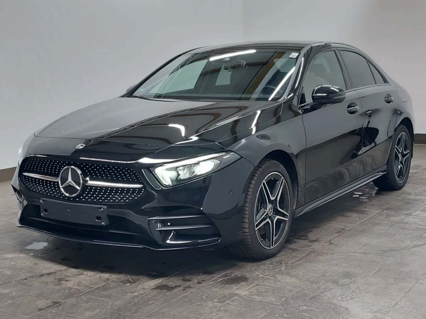 Mercedes-Benz A 250 e 8G-DCT AMG Line