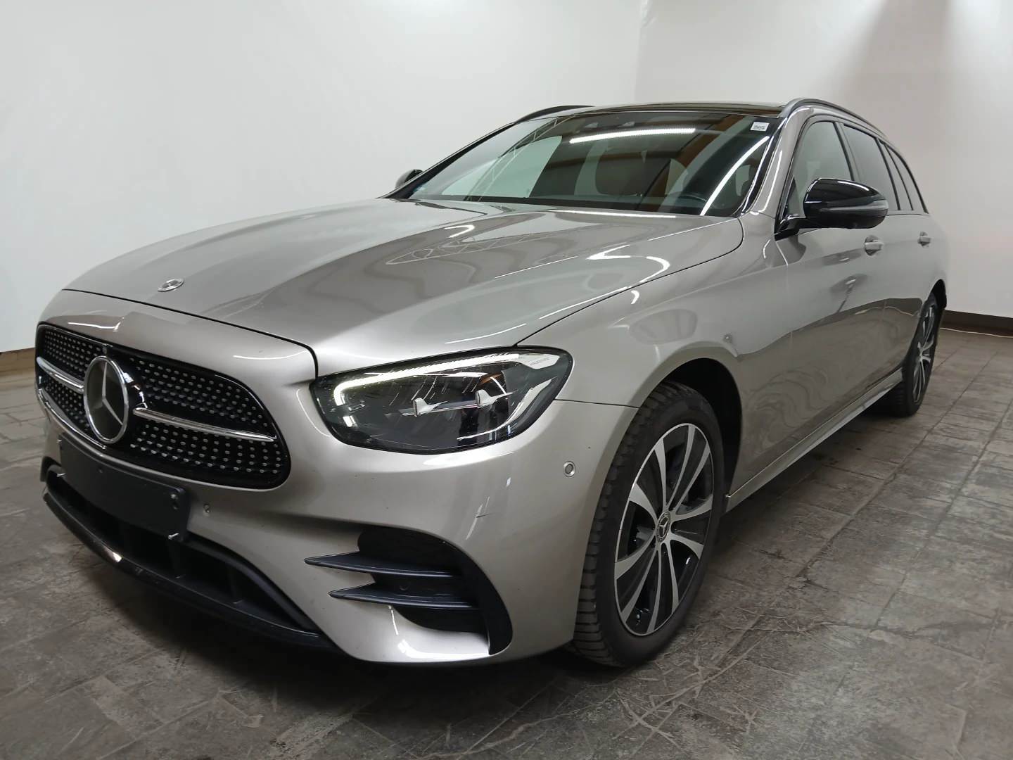 Mercedes-Benz E 300 de T 4MATIC 9G-TRONIC AMG Line