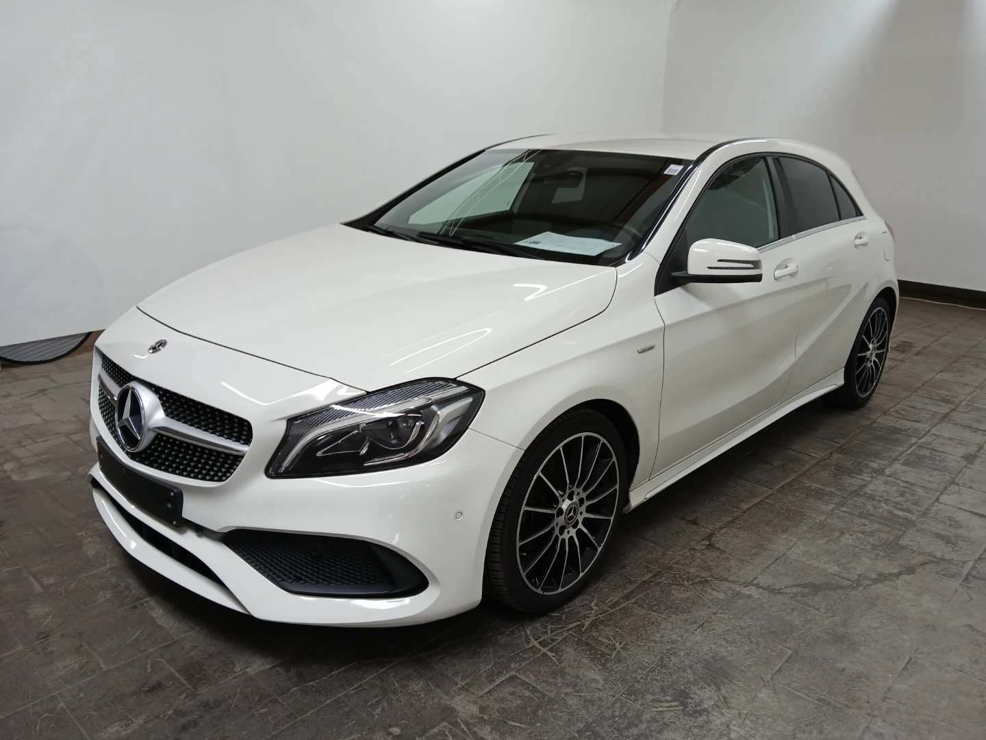 Mercedes-Benz A 200 BlueEfficiency 7G-DCT AMG Sport (Line)