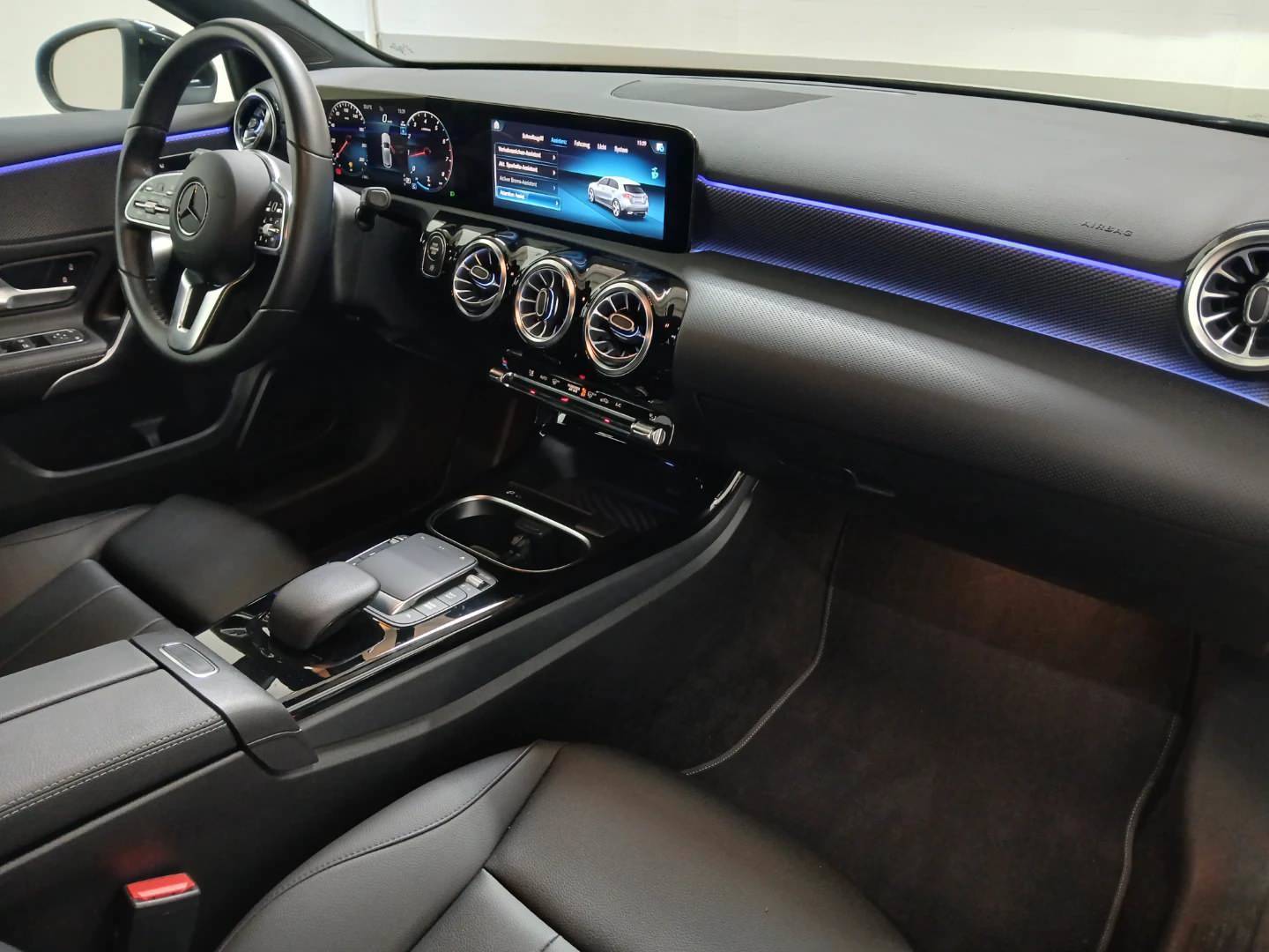 Mercedes-Benz A 200 7G-DCT Progressive photo