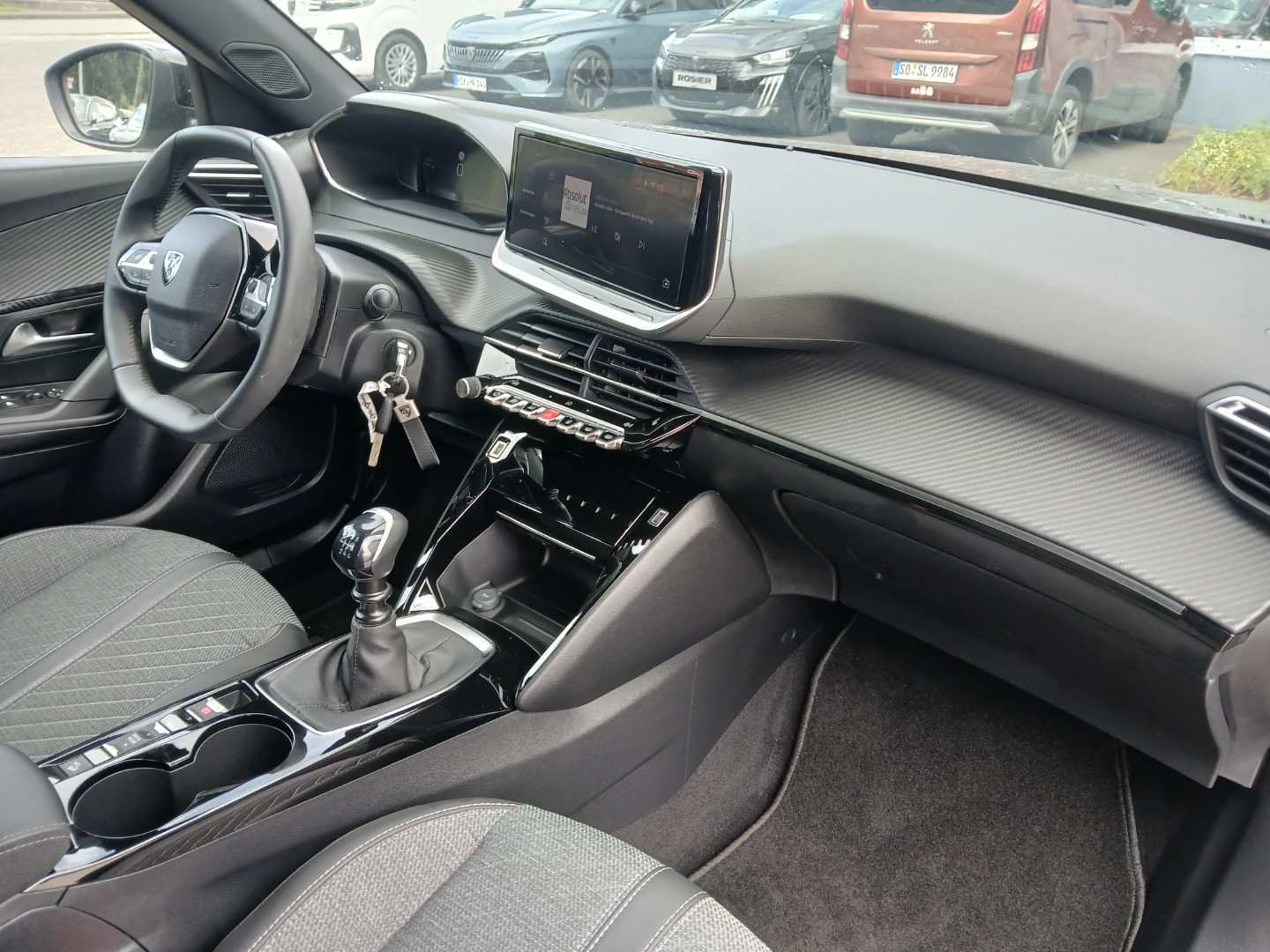 Peugeot 2008 1,2 PureTech Allure Pack photo