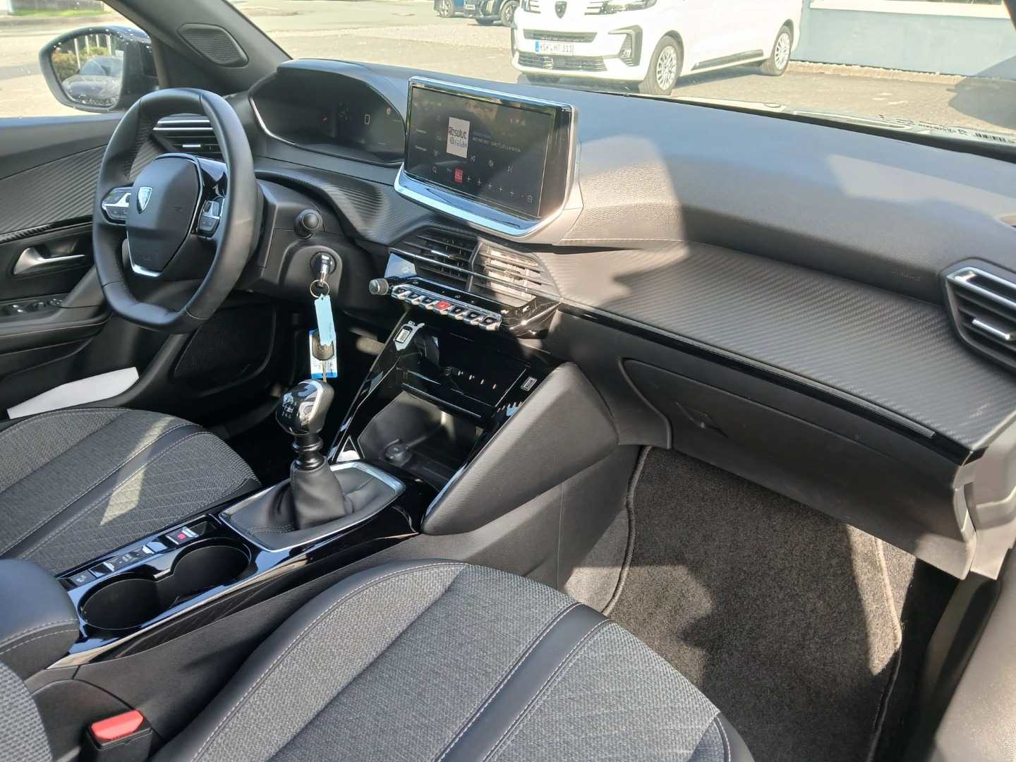 Peugeot 2008 1,2 PureTech Allure photo