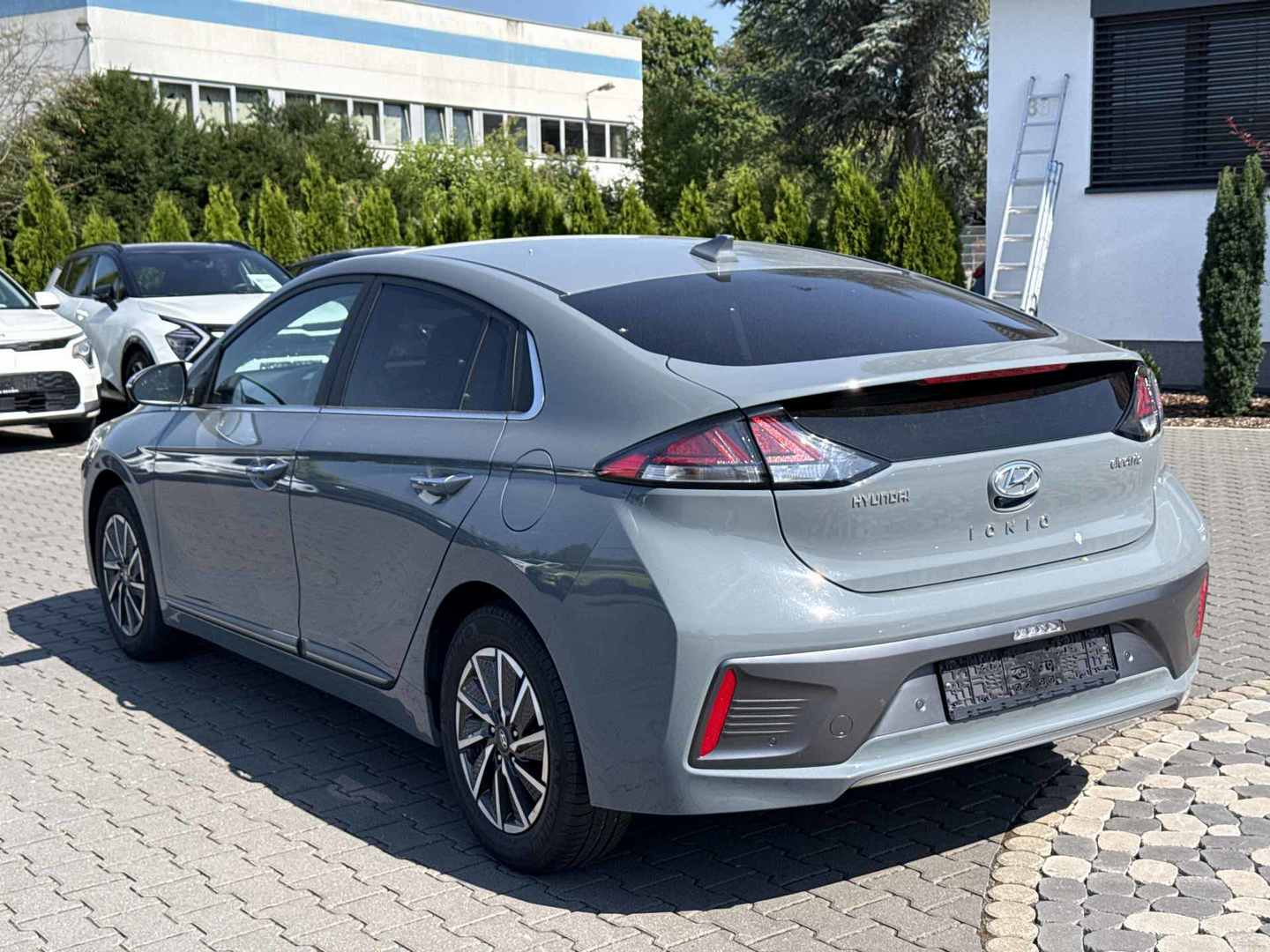 Hyundai Ioniq Prime photo