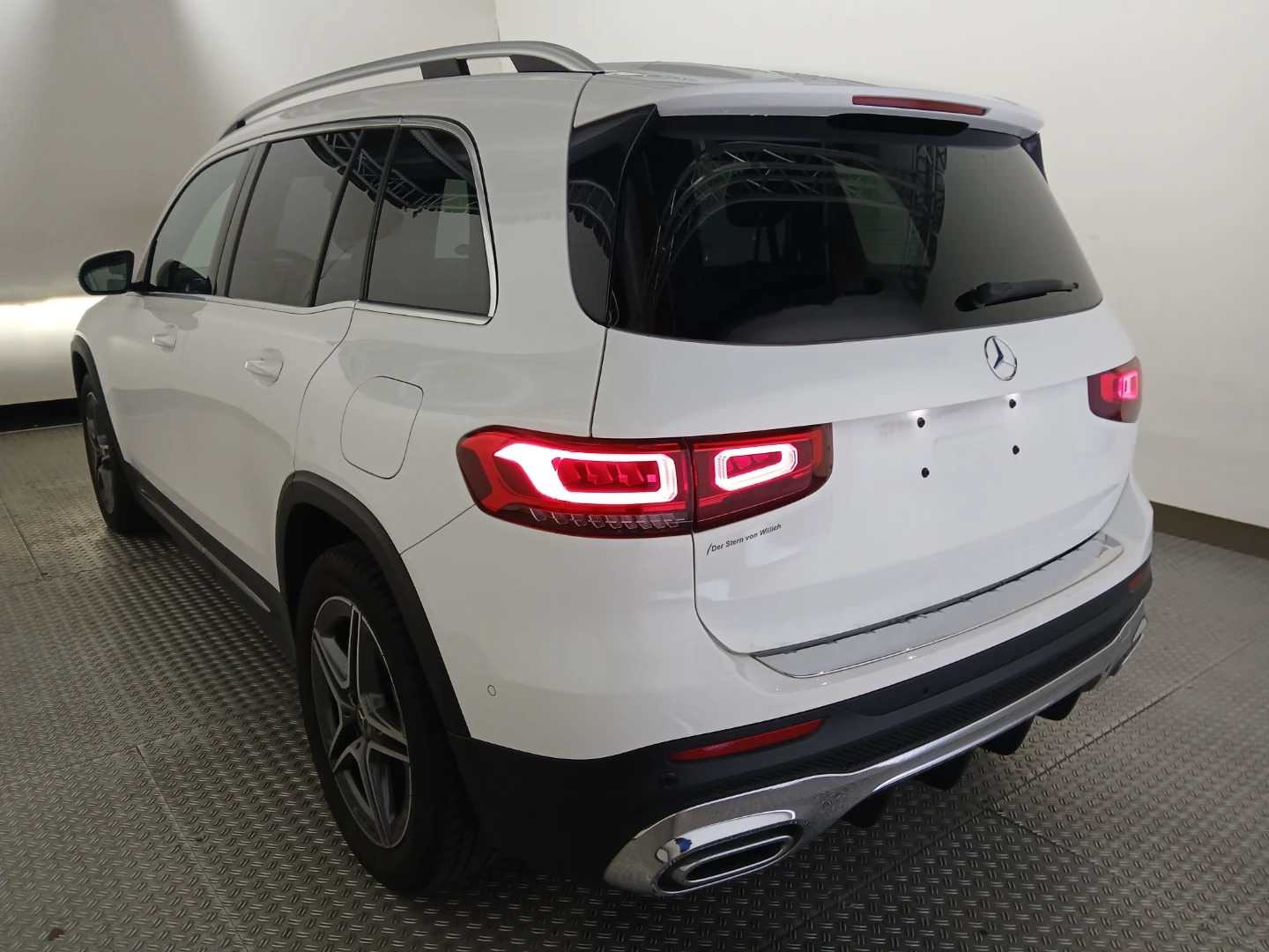 Mercedes-Benz GLB 250 4MATIC 8G-DCT AMG Line photo