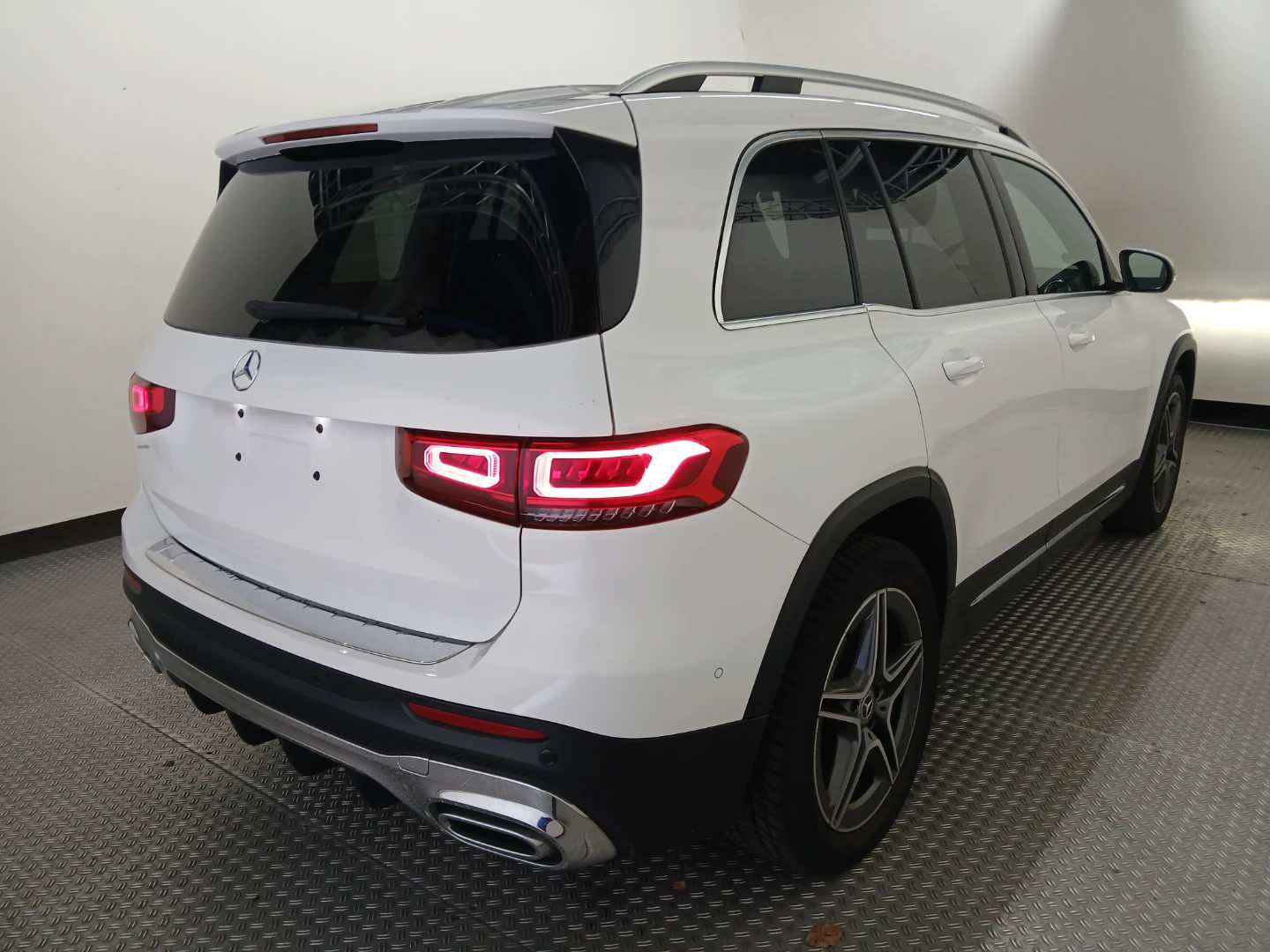 Mercedes-Benz GLB 250 4MATIC 8G-DCT AMG Line photo