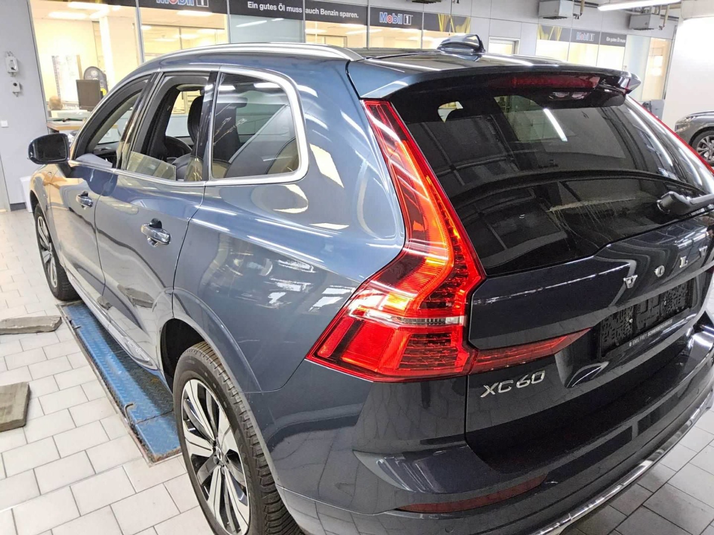 Volvo XC60 T8 AWD Recharge Geartronic Plus Bright photo