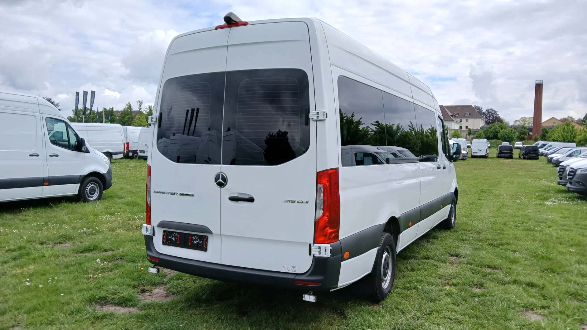 Mercedes-Benz Sprinter Tourer 315 CDI RWD photo