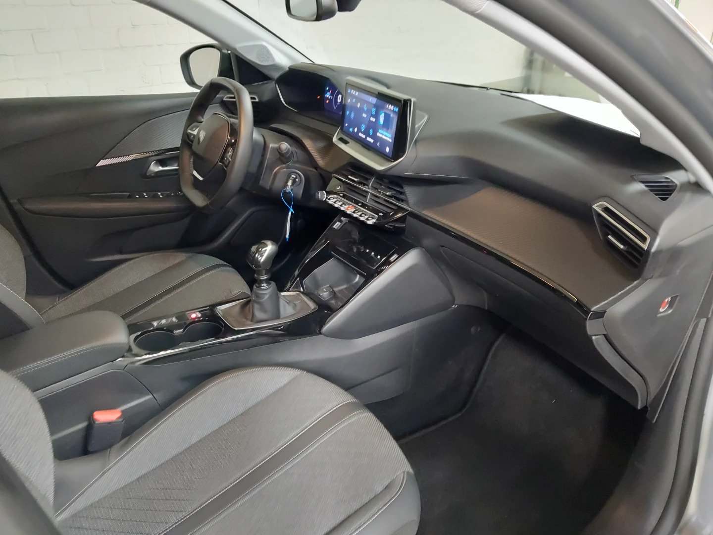 Peugeot 208 1,2 PureTech Allure photo