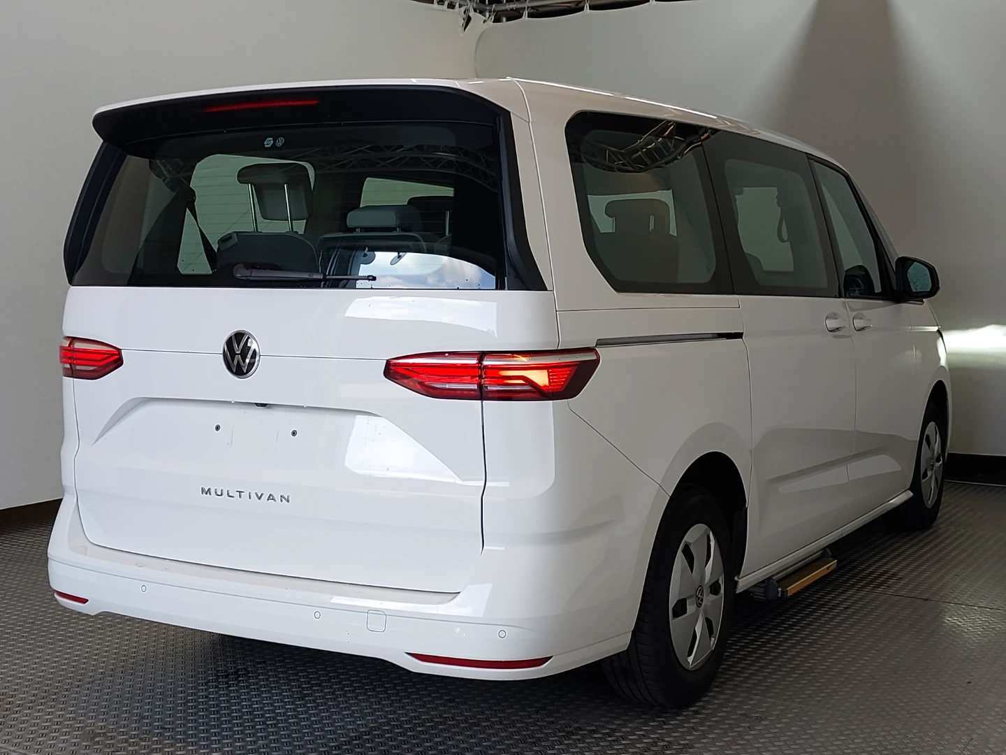 VW Multivan lang 1,5 TSI DSG photo