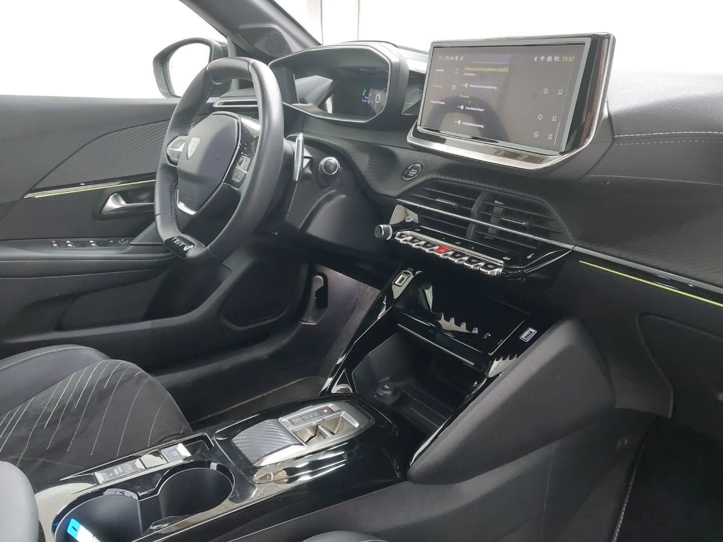 Peugeot 208 GT Hybrid 136 e-DSC6 photo