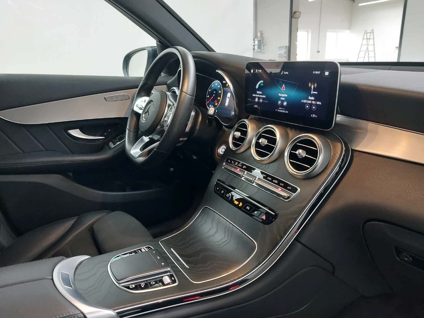 Mercedes-Benz GLC 300 d 4MATIC 9G-TRONIC AMG Line photo