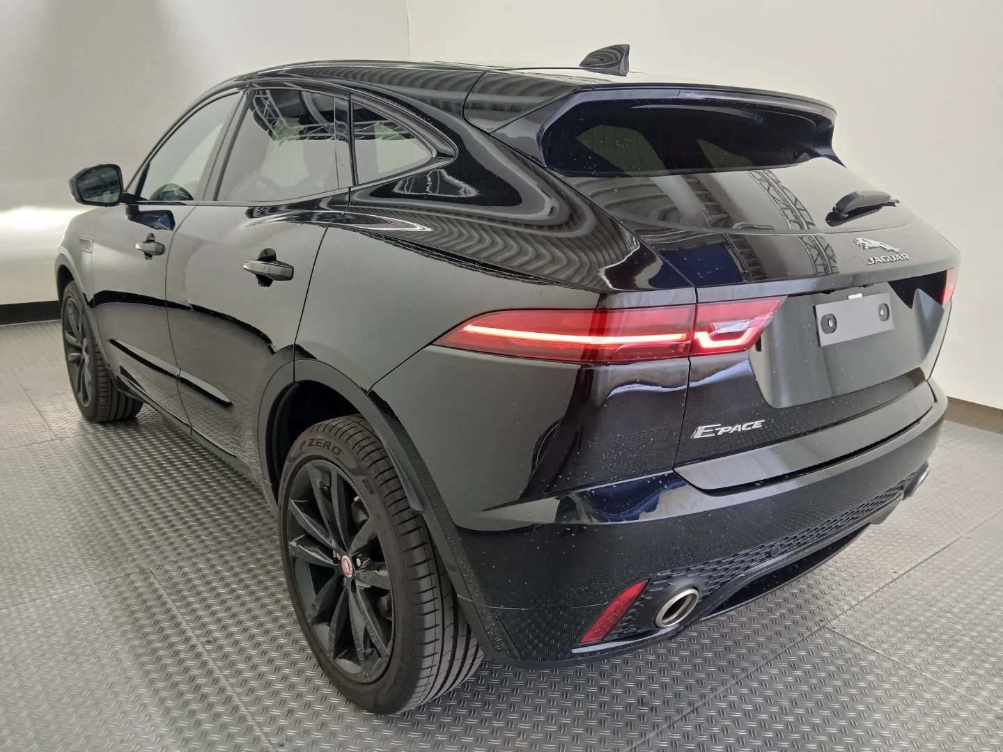 Jaguar E-PACE 2,0 Diesel AWD Automatik First Edition photo