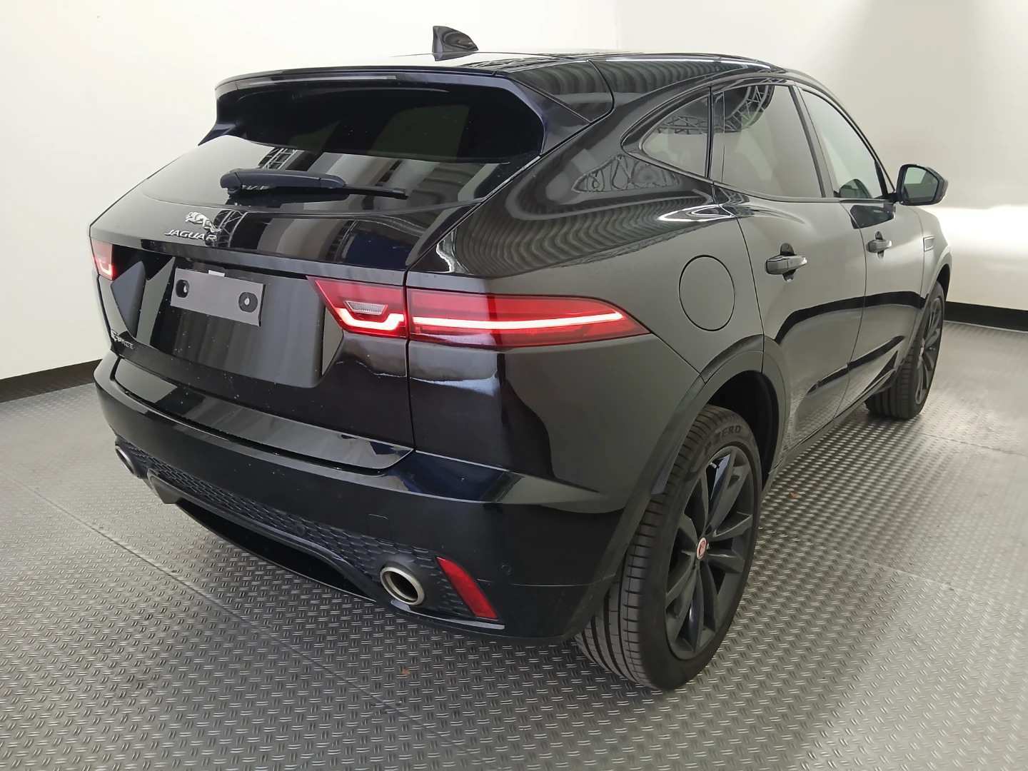Jaguar E-PACE 2,0 Diesel AWD Automatik First Edition photo