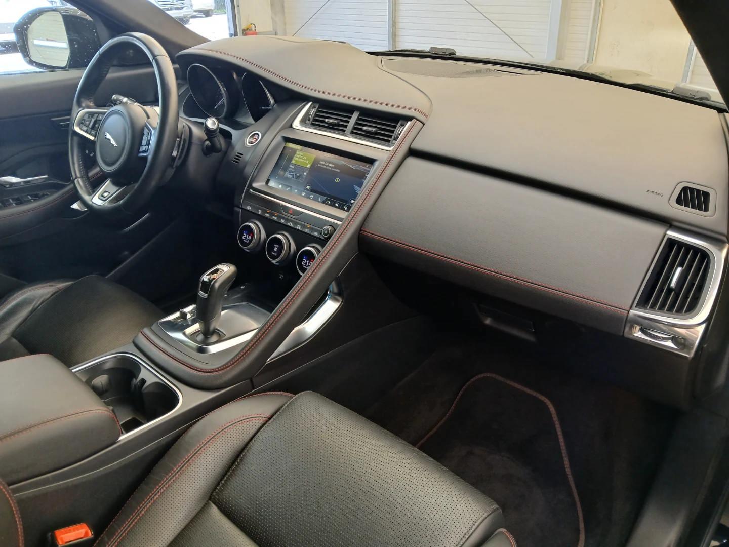 Jaguar E-PACE 2,0 Diesel AWD Automatik First Edition photo