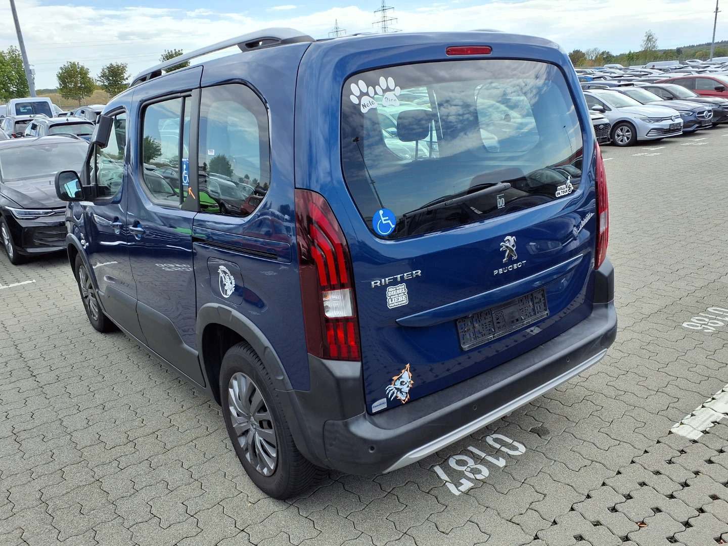 Peugeot Rifter 1,5 BlueHDi EAT8 Behindertenumbau Allure photo