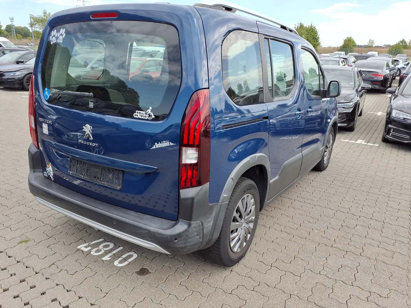 Peugeot Rifter 1,5 BlueHDi EAT8 Behindertenumbau Allure photo