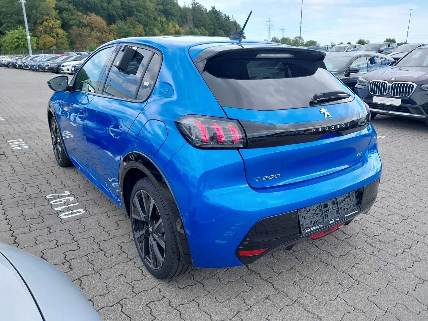 Peugeot e-208 GT photo