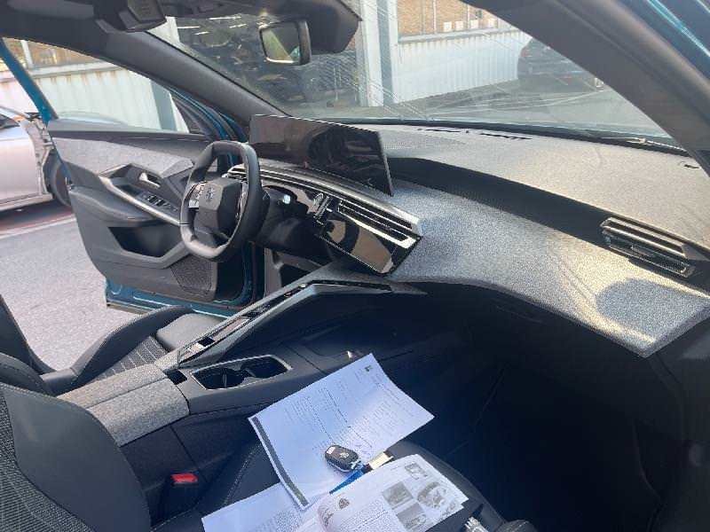 Peugeot 3008 1,2 Hybrid Automatik Allure photo