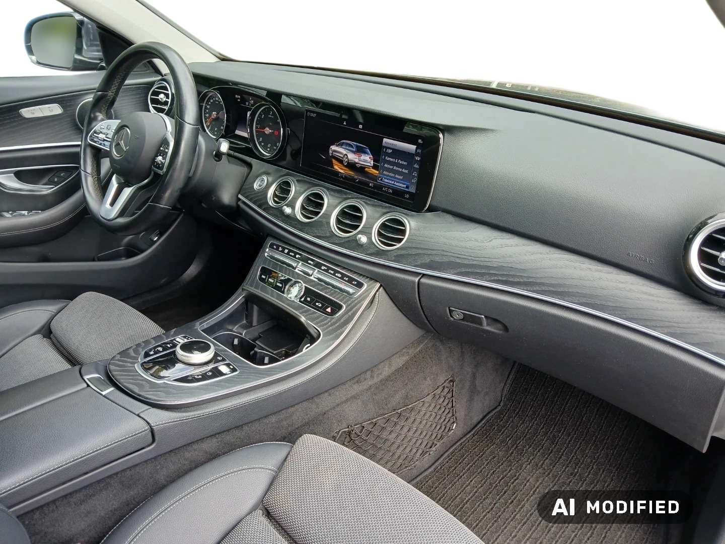 Mercedes-Benz E 220 d T 9G-TRONIC Avantgarde photo