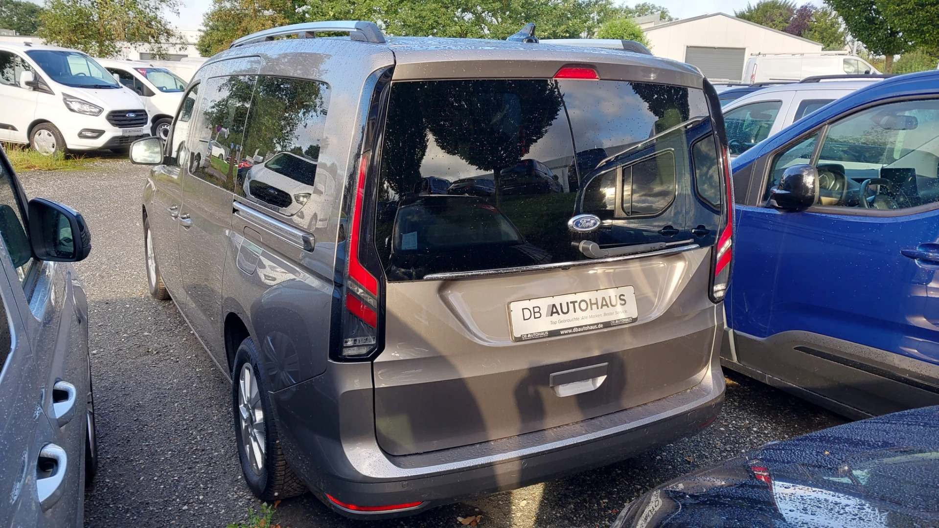 Ford Grand Tourneo Connect 2,0 EcoBlue Titanium photo
