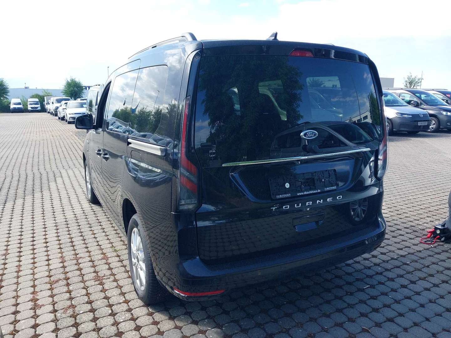 Ford Tourneo Connect 2,0 EcoBlue Titanium photo