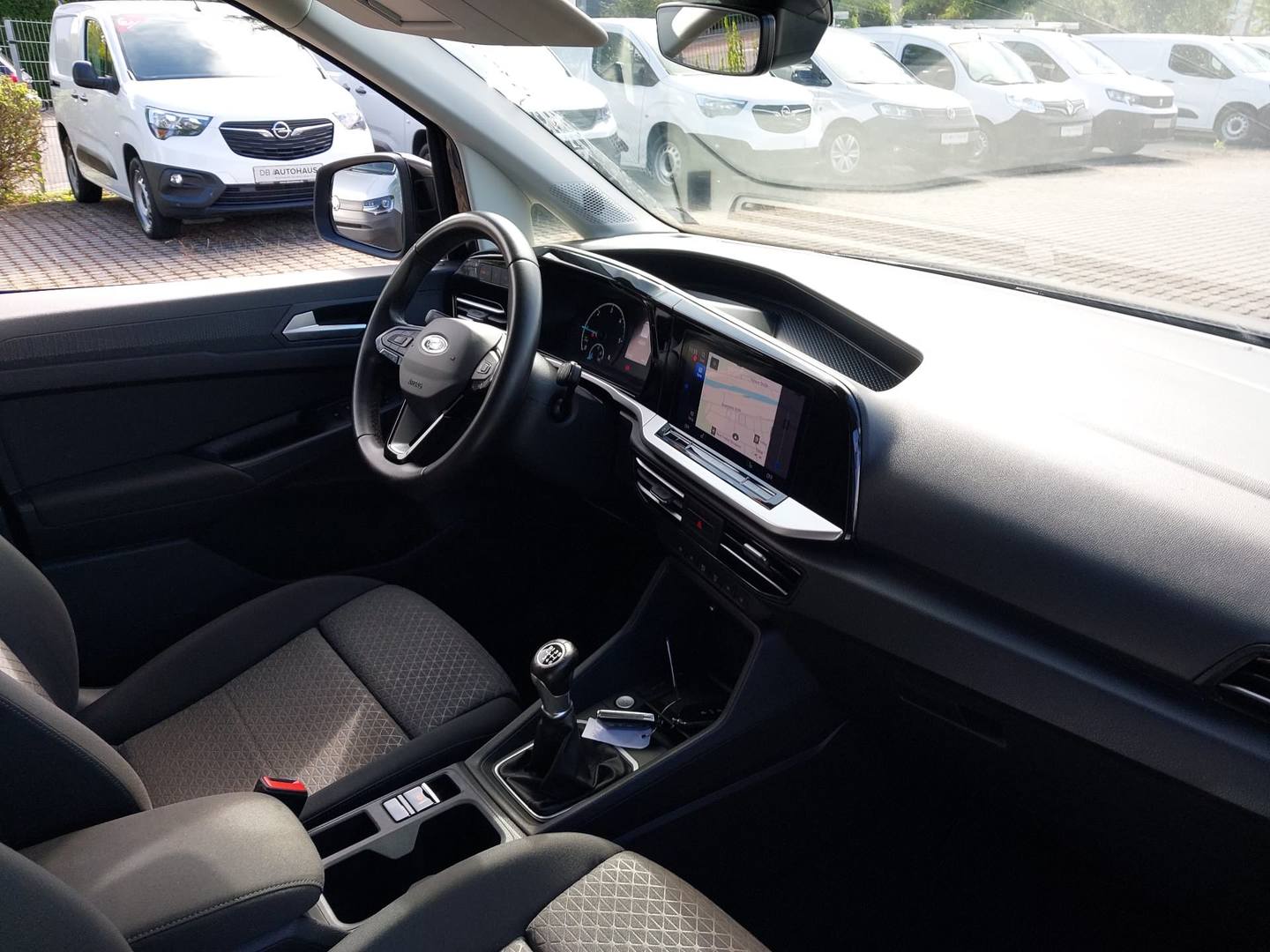 Ford Tourneo Connect 2,0 EcoBlue Titanium photo