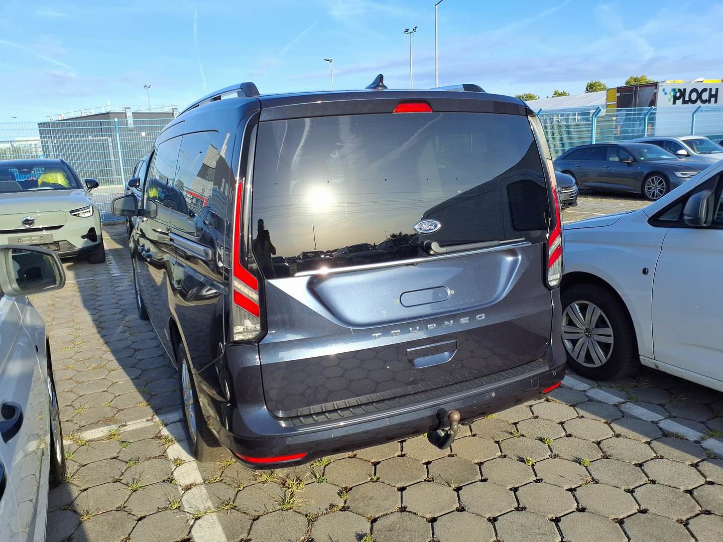 Ford Grand Tourneo Connect 2,0 EcoBlue AWD Titanium photo