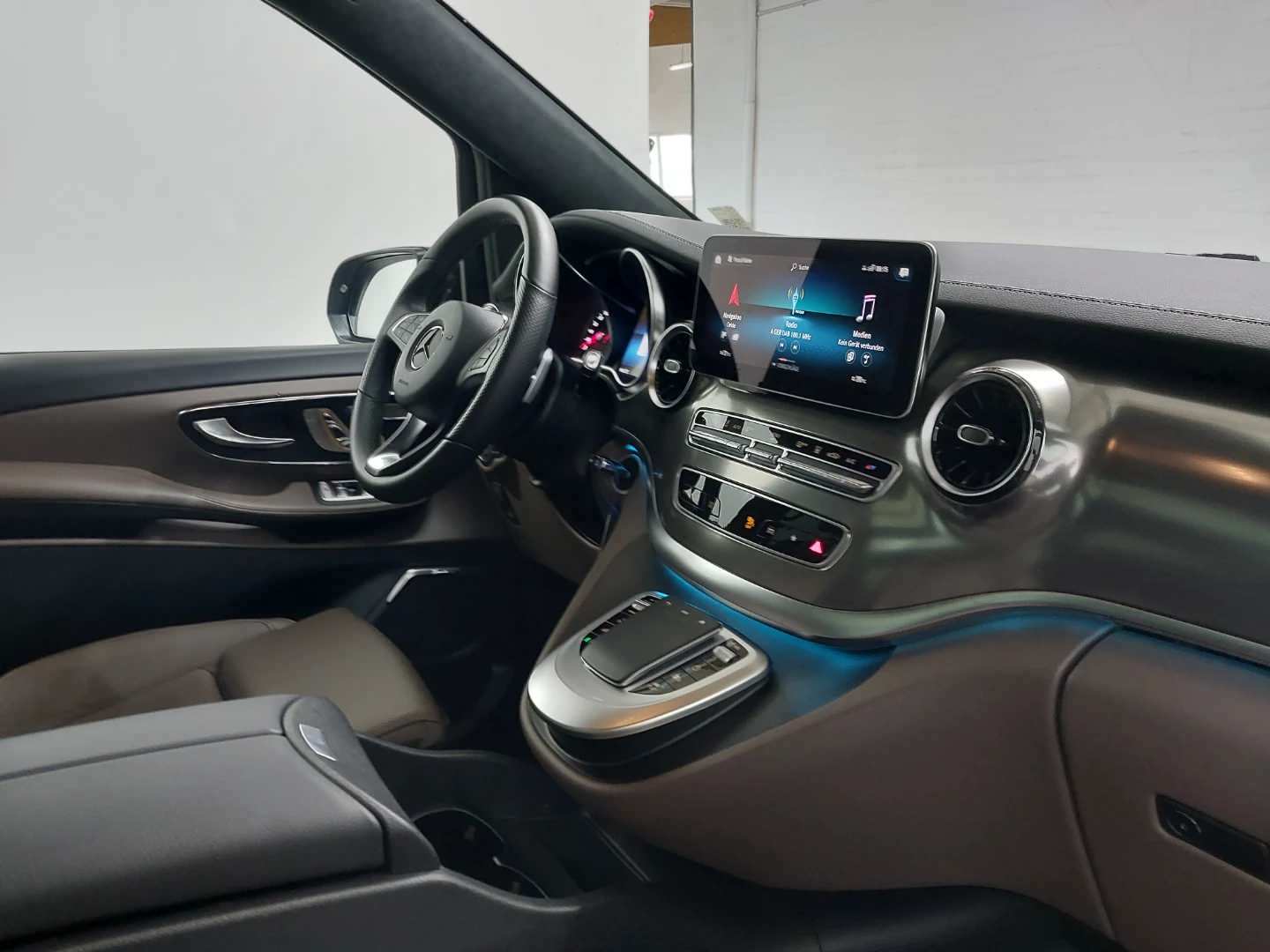 Mercedes-Benz V 300 d 4MATIC lang 9G-TRONIC Exclusive Edition photo