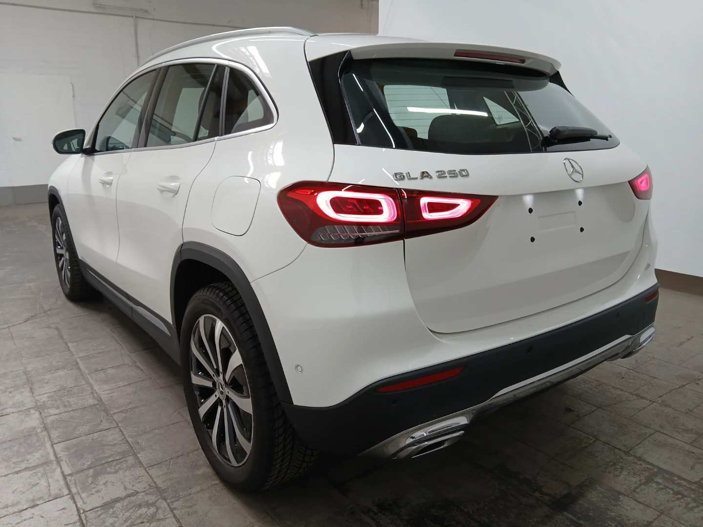 Mercedes-Benz GLA 250 8G-DCT Progressive photo