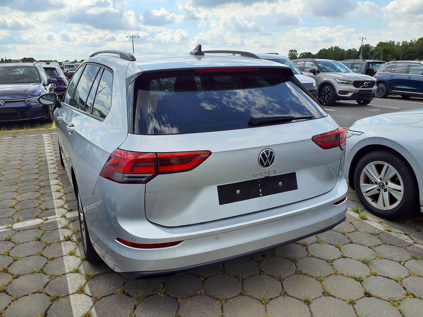VW Golf Variant 1,0 TSI Life photo