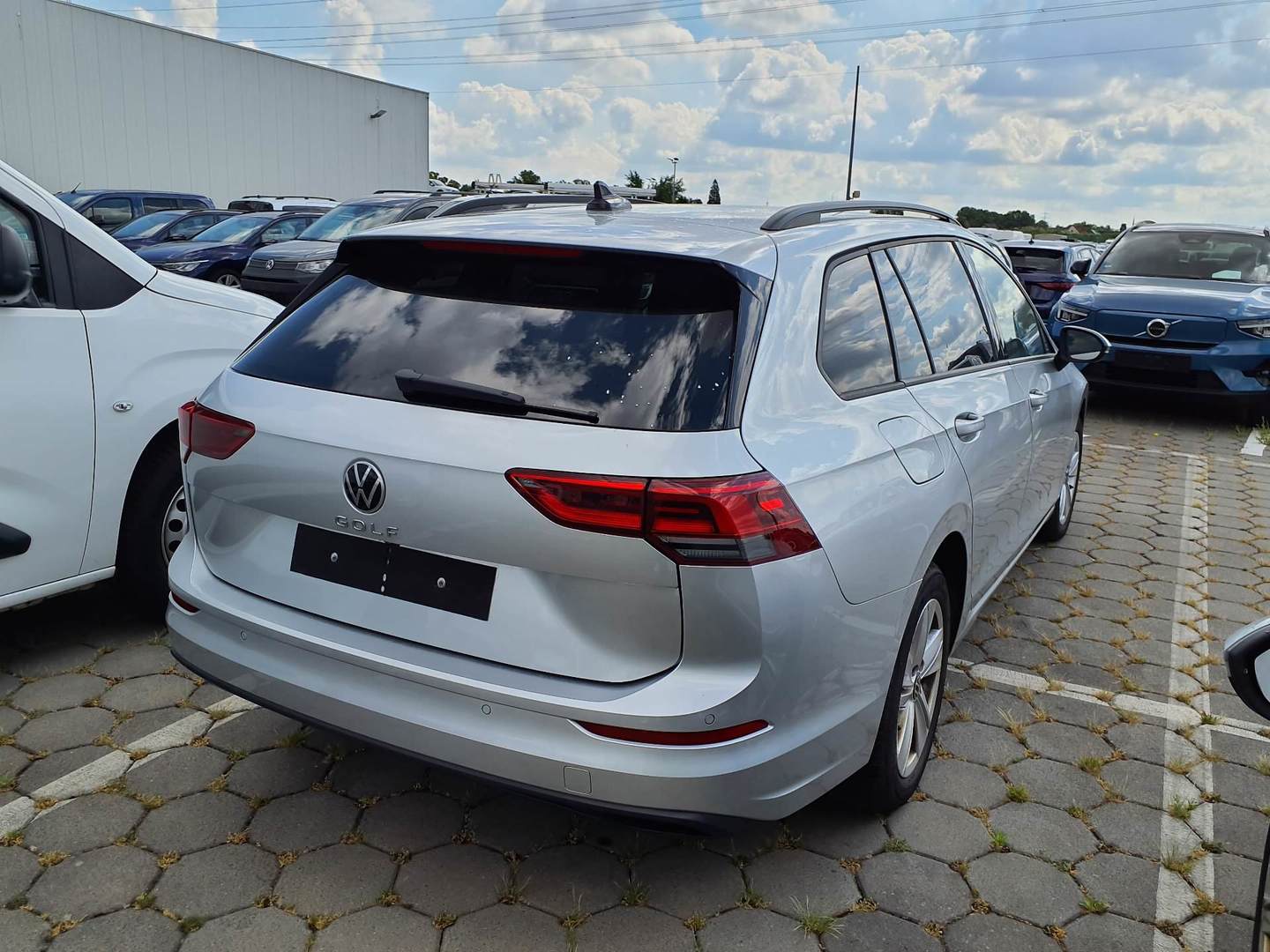 VW Golf Variant 1,0 TSI Life photo