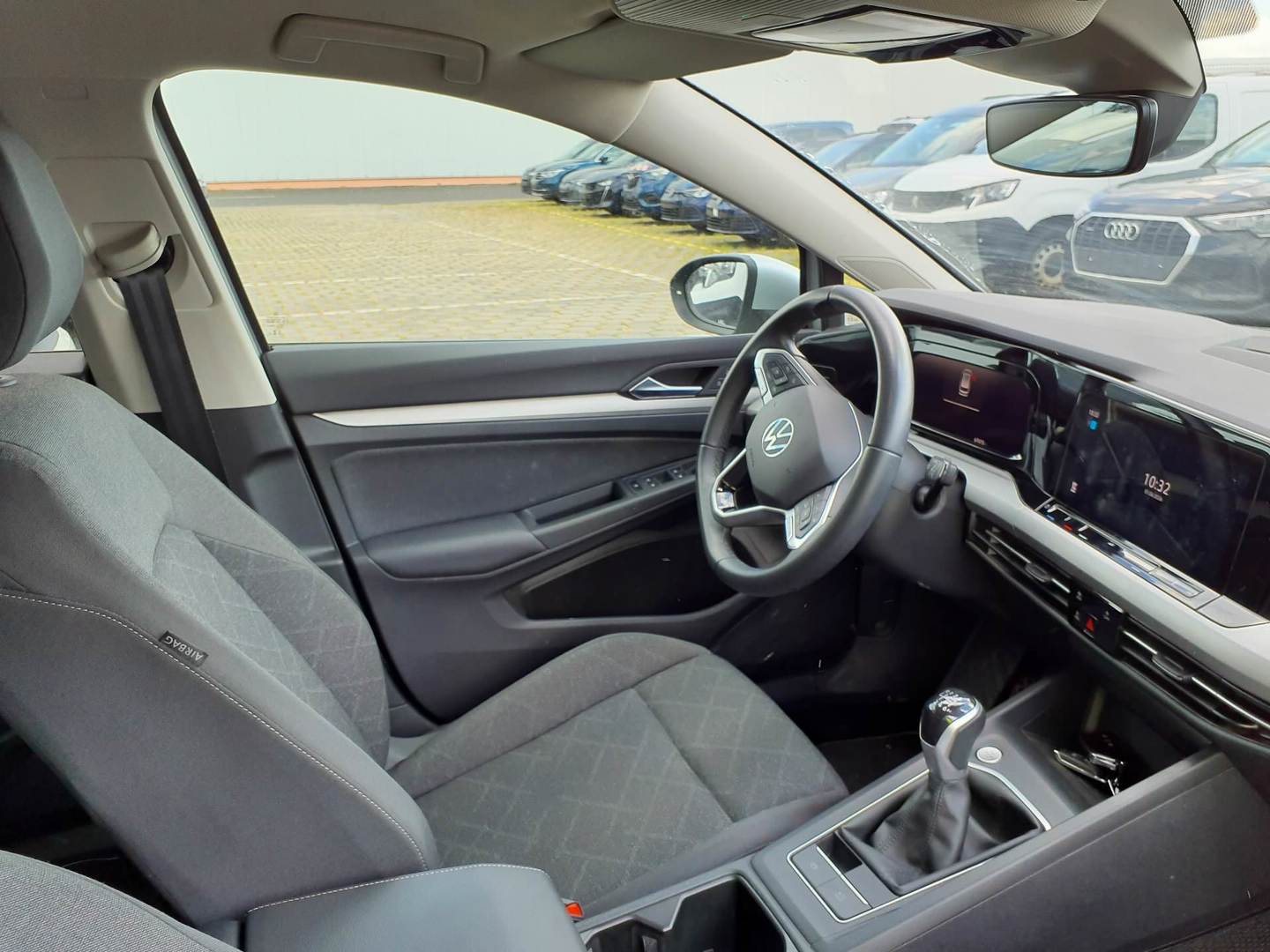 VW Golf Variant 1,0 TSI Life photo