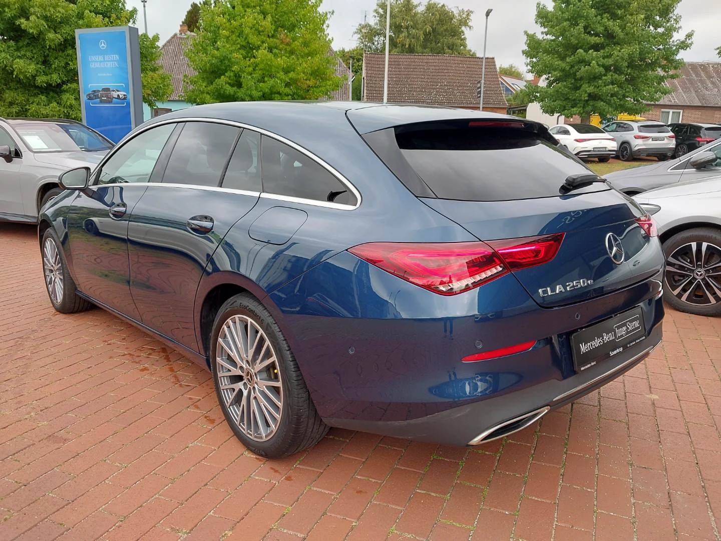 Mercedes-Benz CLA Shooting Brake 250 e Hybrid DCT Progressive photo