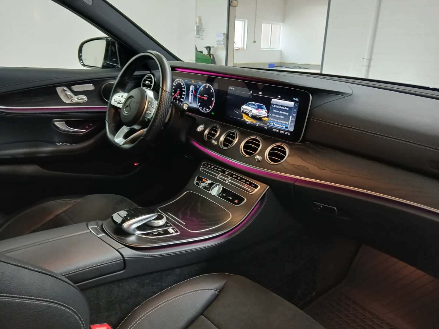 Mercedes-Benz E 220 d T 4MATIC 9G-TRONIC AMG Line photo