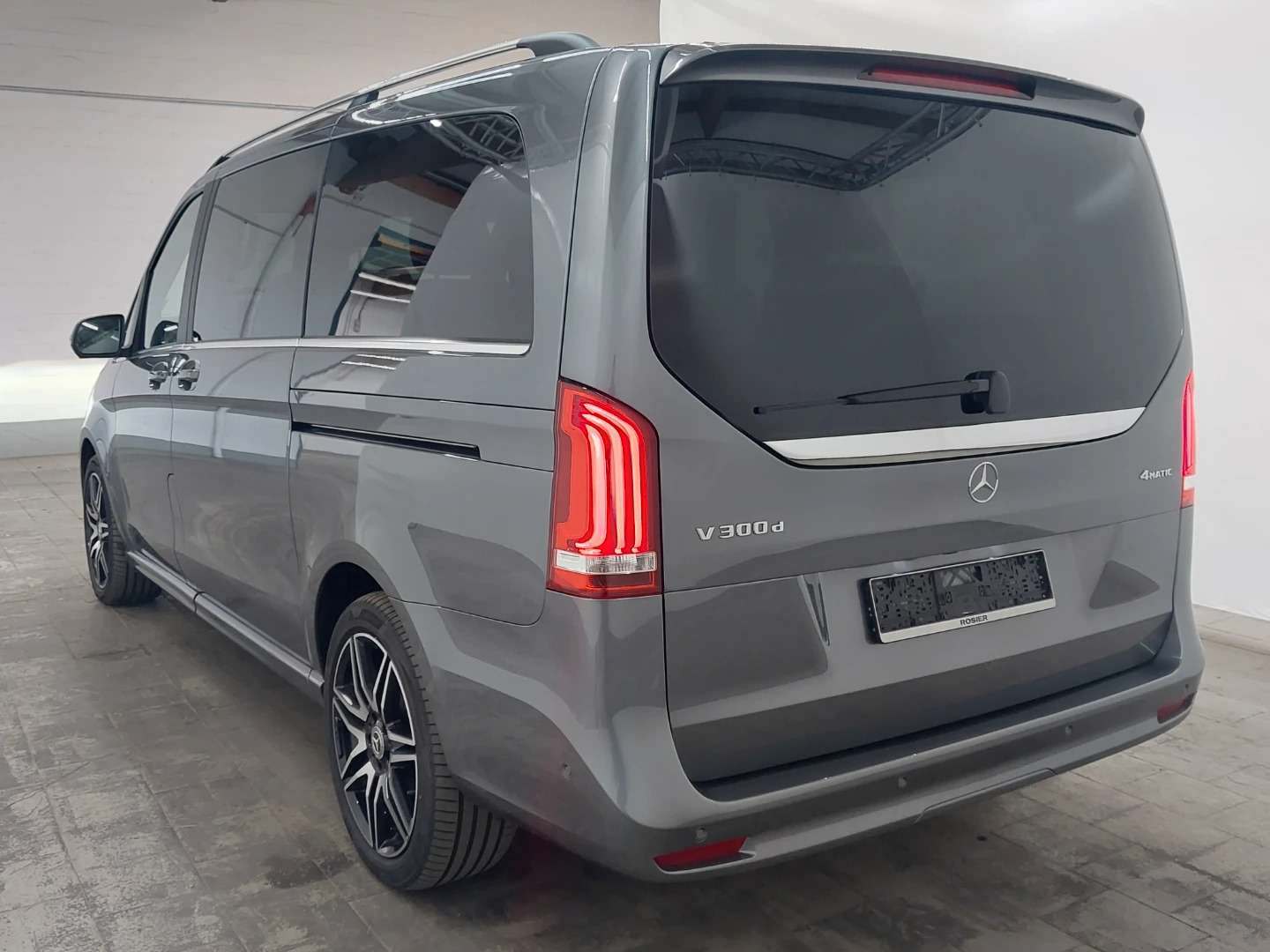 Mercedes-Benz V 300 d lang 4MATIC 9G-TRONIC Exclusive Edition photo