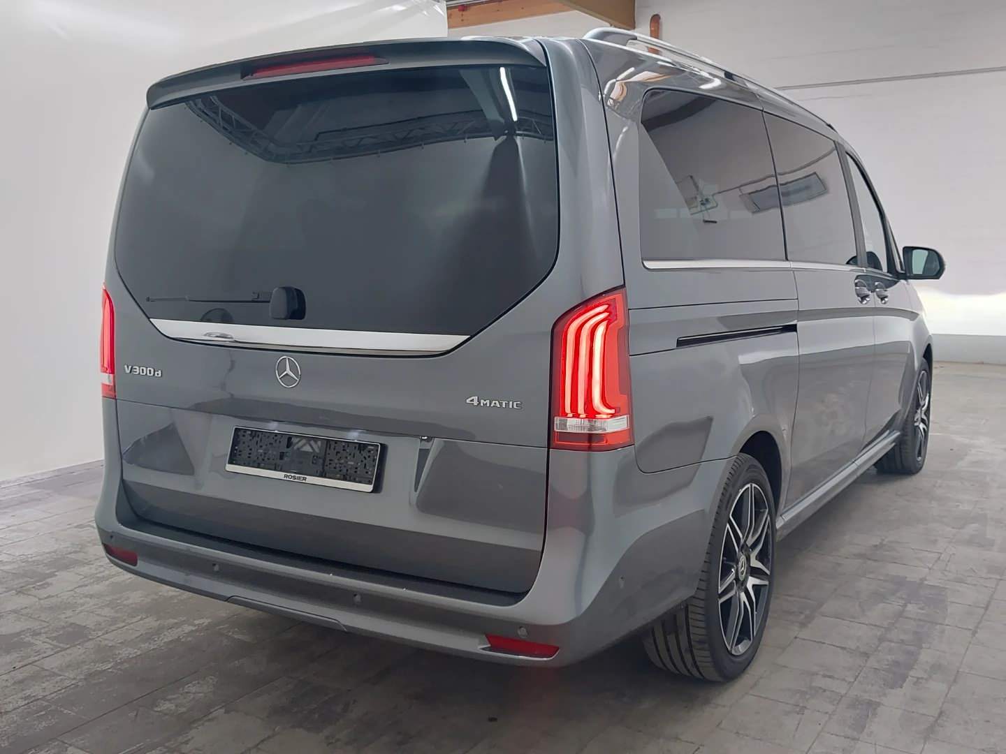 Mercedes-Benz V 300 d lang 4MATIC 9G-TRONIC Exclusive Edition photo