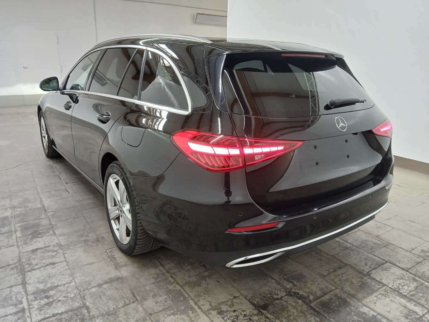 Mercedes-Benz C 300 e T 9G-TRONIC Avantgarde photo
