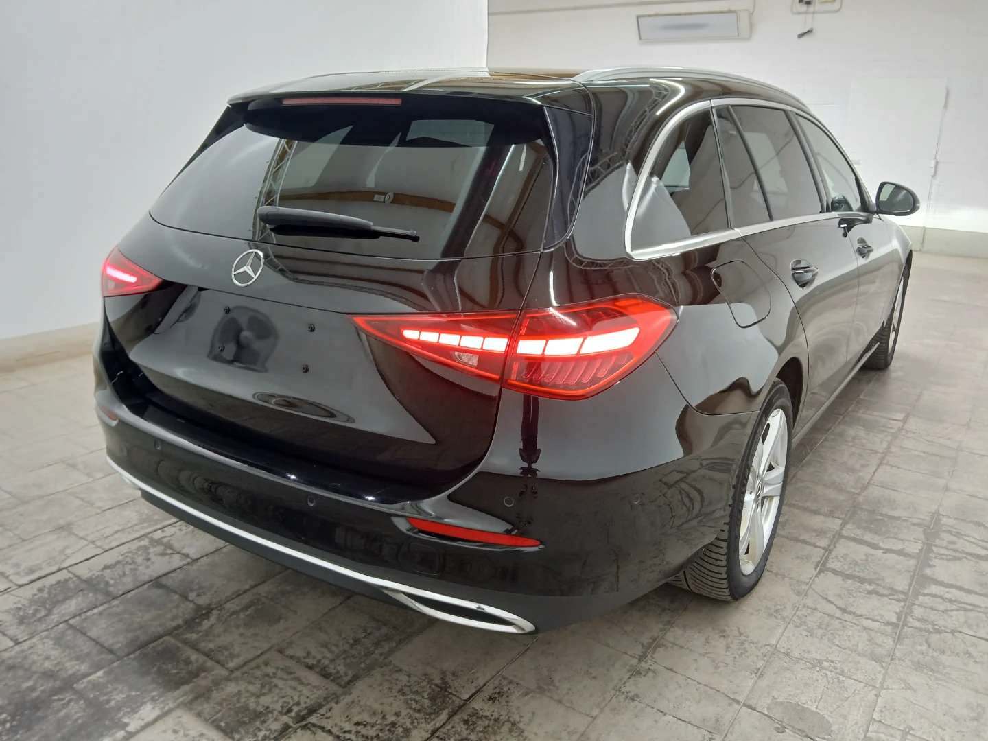 Mercedes-Benz C 300 e T 9G-TRONIC Avantgarde photo